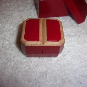 Display Box for Rings G~R~E~A~T Gift  Wooden Available In Red Or Black NWB